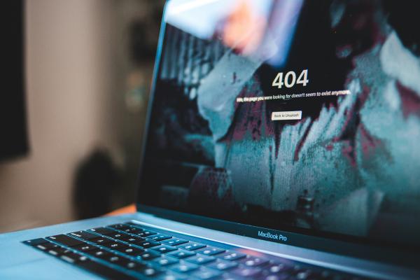 Une page 404 affichée sur un PC portable