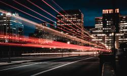 Photo de nuit dans une ville