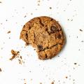 Quelqu’un a commencé à manger un cookie.