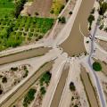 Un canal en forme de branche Un canal en forme de branche