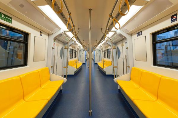 Une rame de métro vide