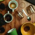 Plusieurs tasses à café