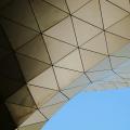 Bâtiment d'architecte avec des formes triangulaires